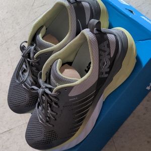 Hoka One One M Arahi 3